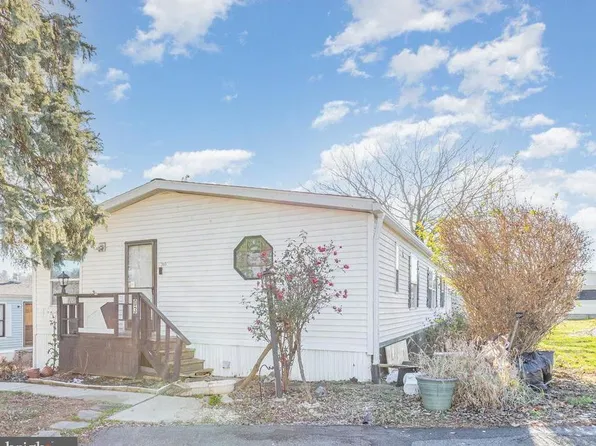 203 Oakfield Ct W, Lancaster, PA 17603