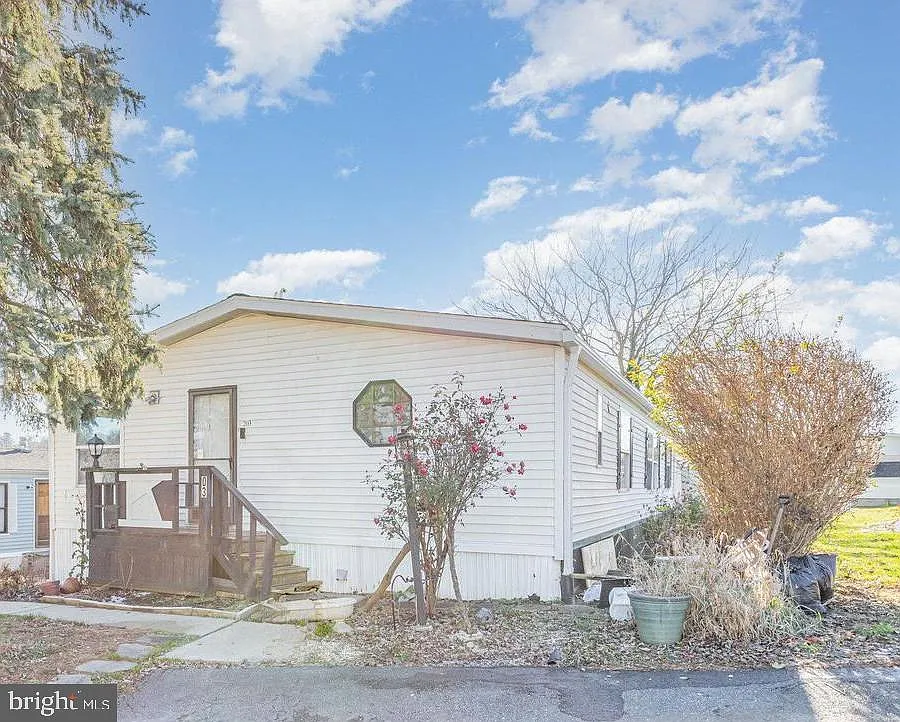 203 Oakfield Ct W photo 1