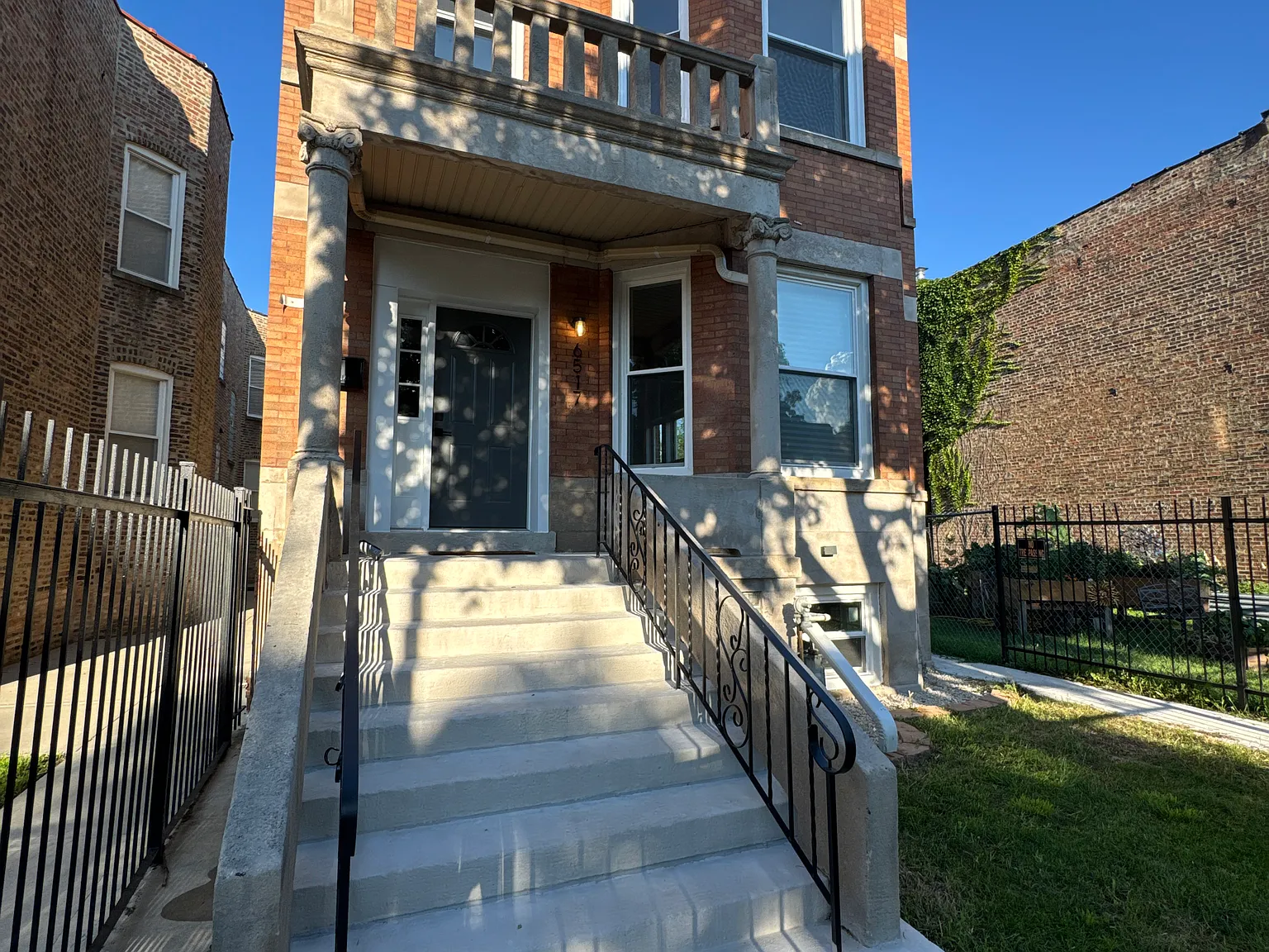 4 bed, 1281 sqft, $2,000 — Photo 1