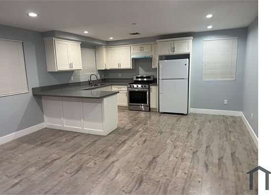 3rd image of 3216 Morgan Ave #3216