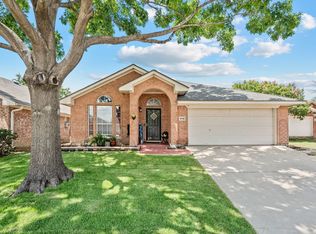 8112 Heritage Place Dr, Fort Worth, TX 76137