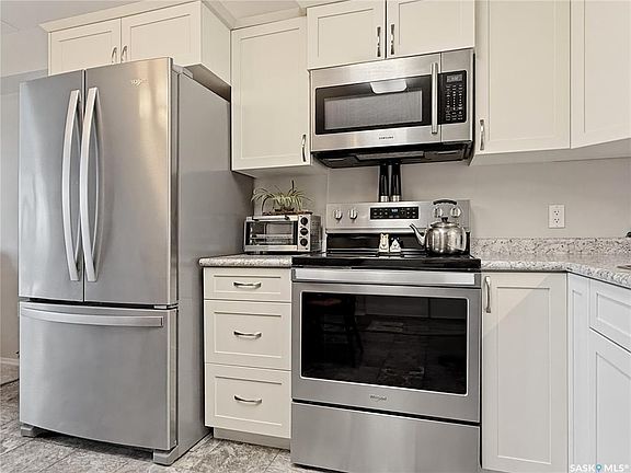 3rd image of UNIT 201-2426 Buhler AVENUE