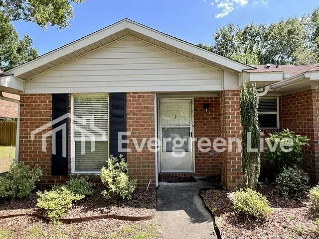 105 Barrow Ct — Photo 2