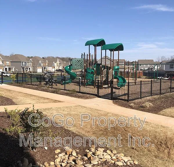 4310 Remington Ave — Photo 23