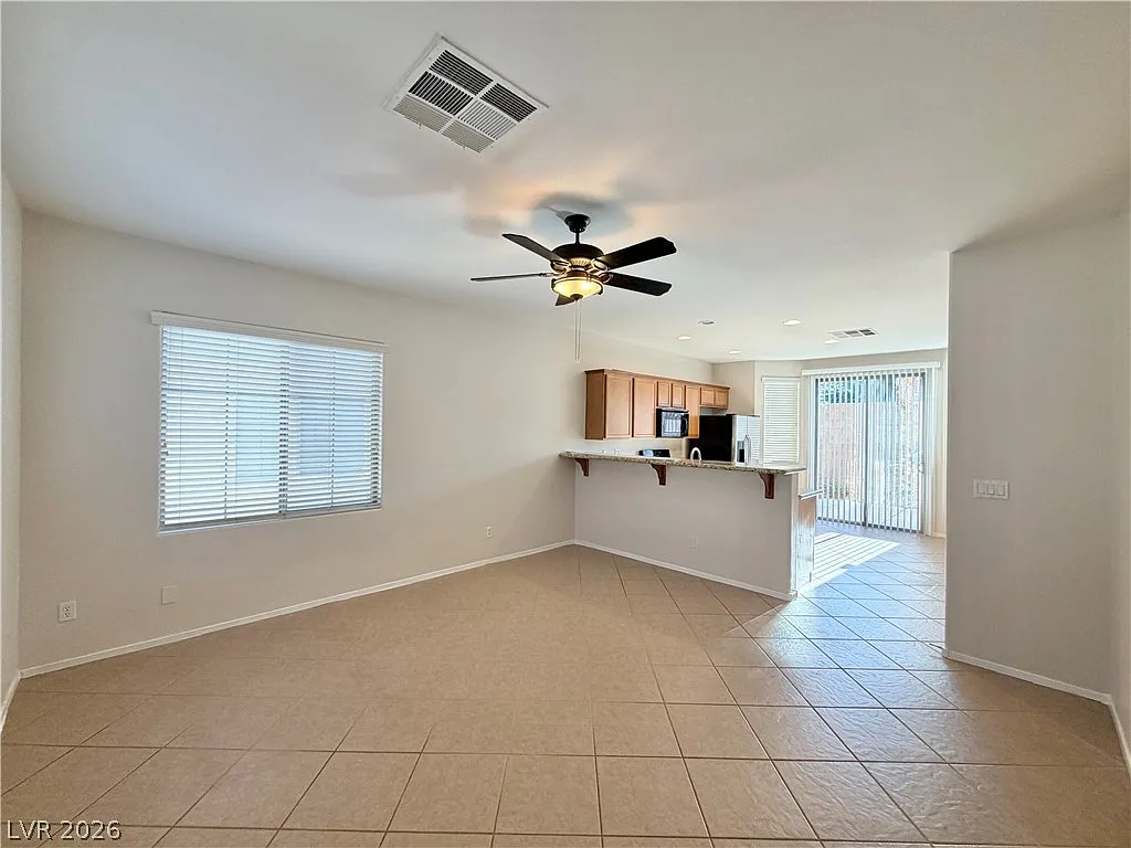 3 bed, 2.5 bath, 1538 sqft, $1,775 — Photo 3