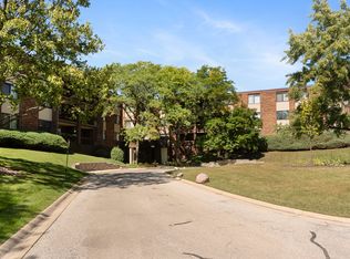 440 Raintree Ct UNIT 1D, Glen Ellyn, IL 60137