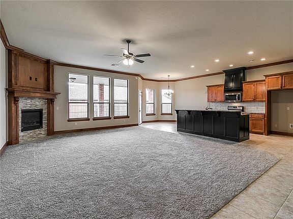 4th image of 2821 Melina Dr
