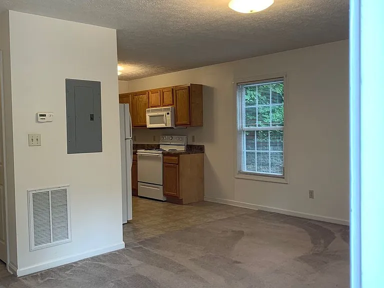 1145 College St NW — Photo 8