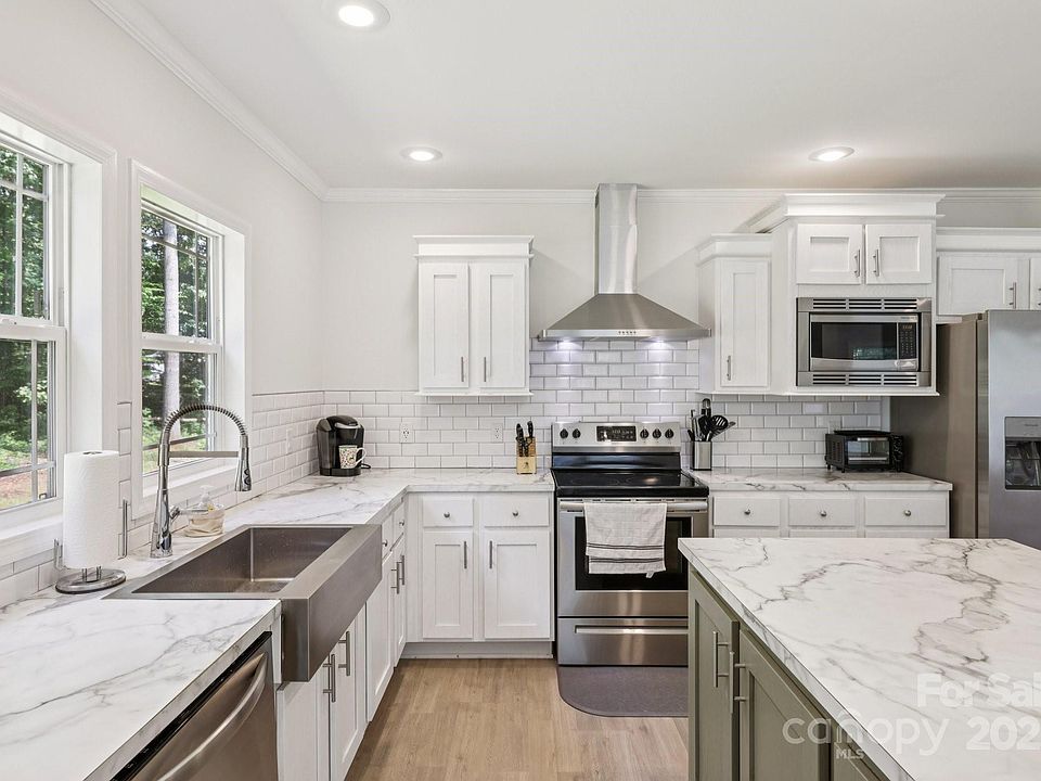 1st image of 125 Ashford Dr
