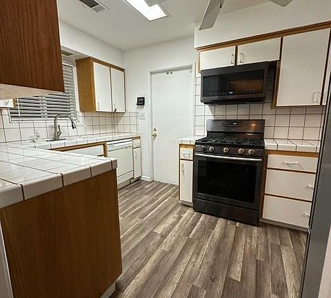 5th image of 4873 E Pine Ave