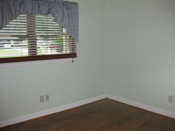 4th image of 41131 Dean St