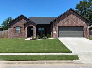551 Captain Stockton St, Prairie Grove, AR 72753