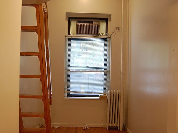 4th image of 319 W 30th St APT B1