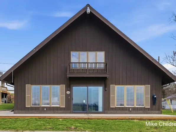 6390 Lakeshore Dr, Saranac, MI 48881