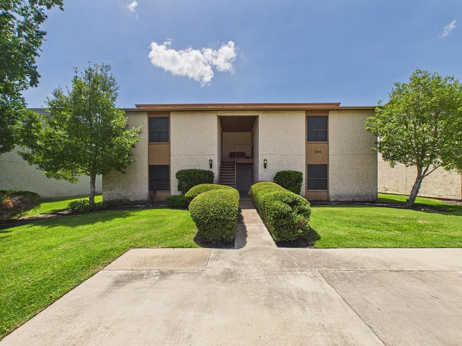 1505 D Oakdale — Photo 1