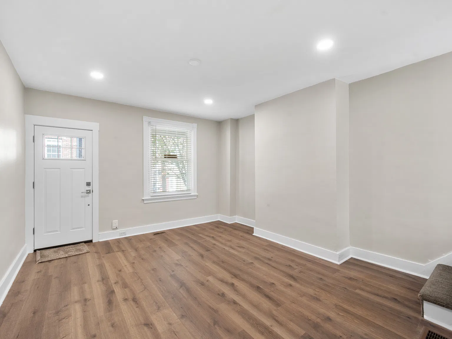 3 bed, 1316 sqft, $2,350 — Photo 2