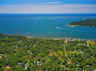 9 W Hillover Rd, Hampton Bays, NY 11946