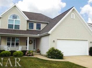 5 Plantation Ct, Bloomington, IL 61704