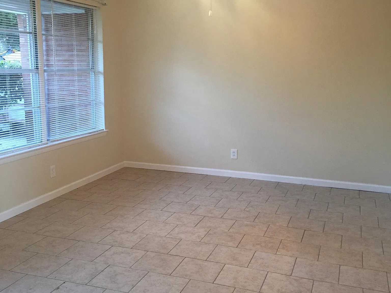 4620 Everest Dr — Photo 2