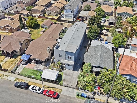 3rd image of 325 W 75th St