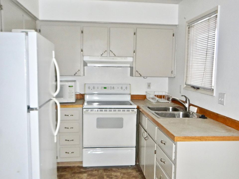 2nd image of 1003 Hoyt St #1