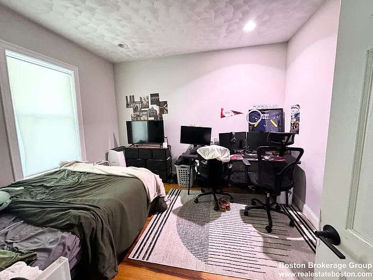 157 E Cottage St #1 — Photo 6
