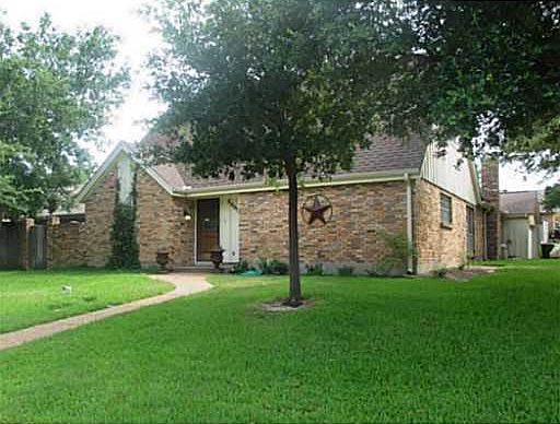 1st image of 2900 Camelot Dr