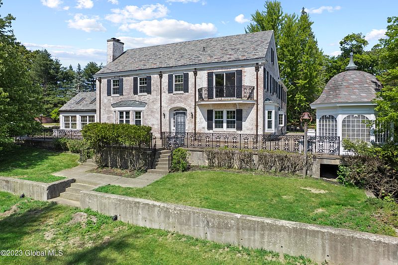 3rd image of 47 Spring Street Road