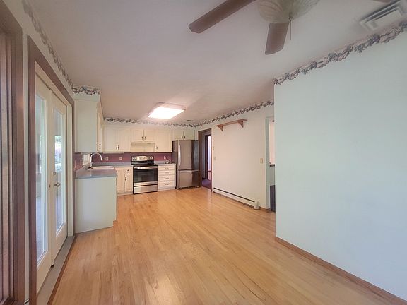 3rd image of 3701 Oakwood Dr