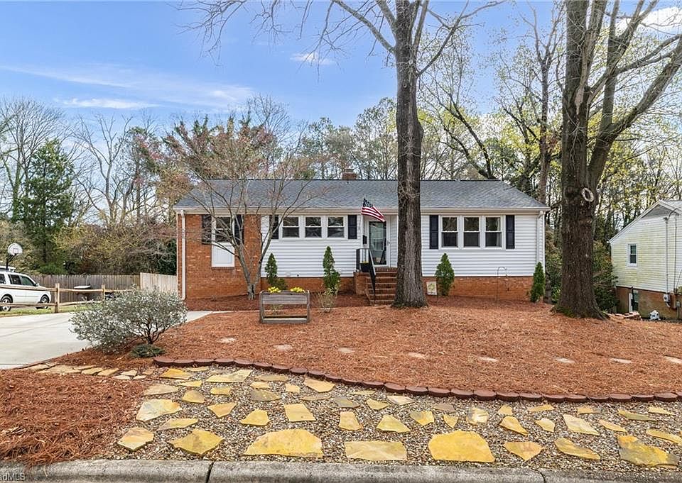 1st image of 910 Honeysuckle Dr