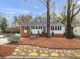 910 Honeysuckle Dr, Greensboro, NC 27408