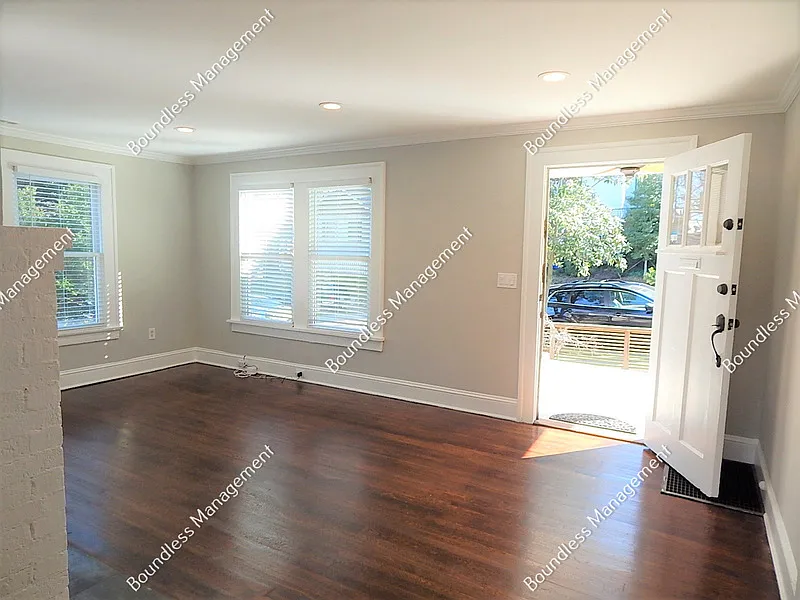 2 bed, 1.0 bath, 948 sqft, $2,520 — Photo 3