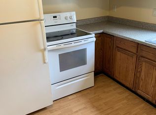 96 Brook St, Holyoke, MA 01040