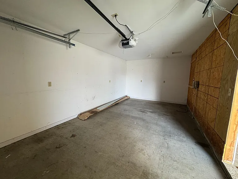 2047 Parkside Dr — Photo 40