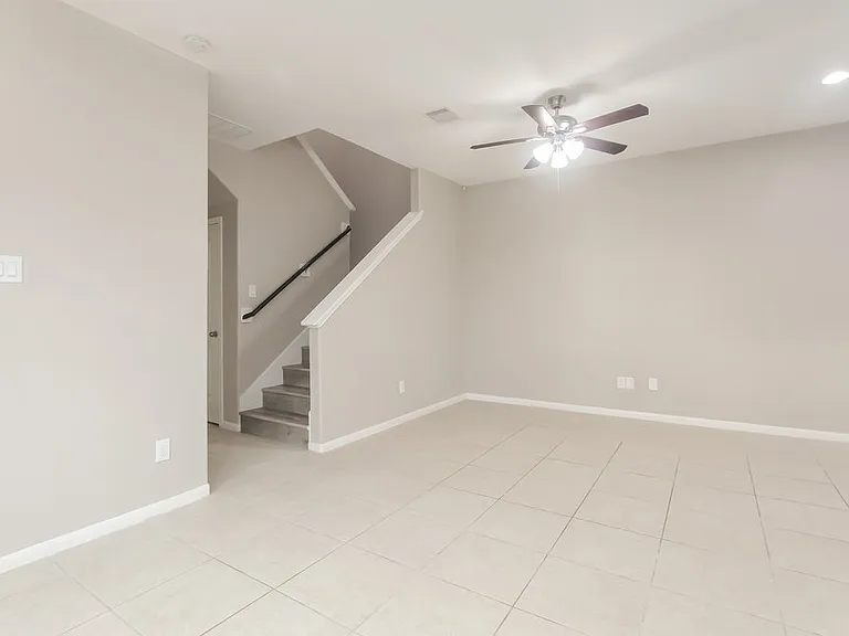 339 Sea Breeze Dr — Photo 5