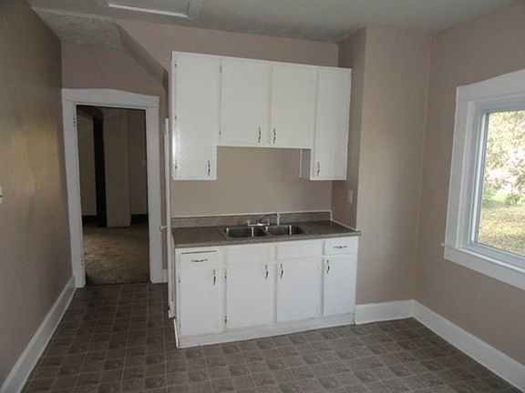 4th image of 3135 N College Ave