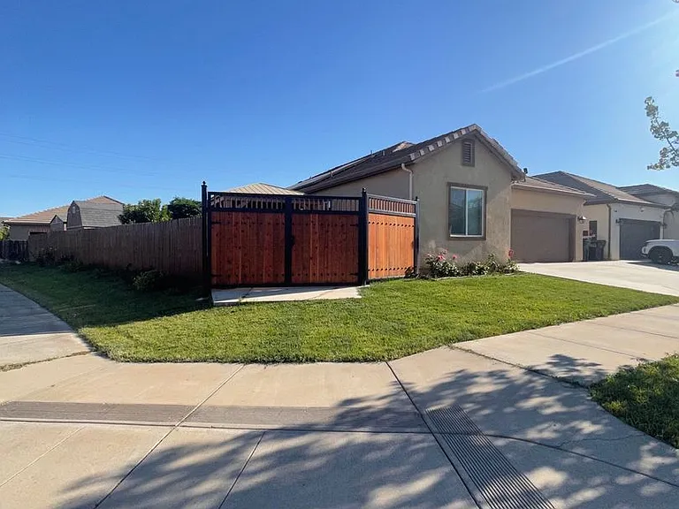 1210 Wildcat Dr — Photo 2