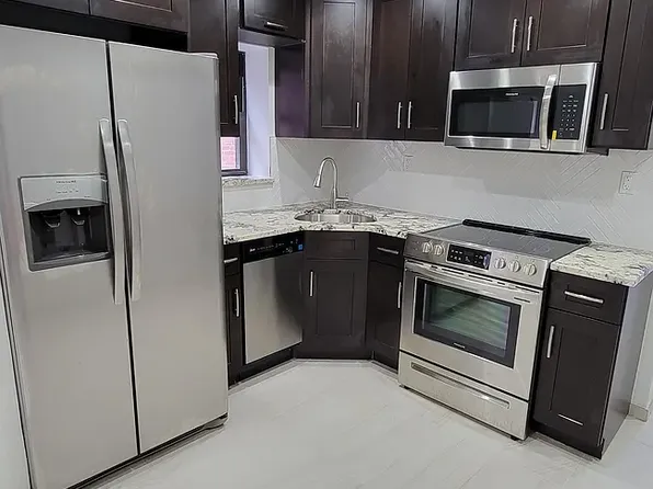25-82 43rd St #2R, Astoria, NY 11103