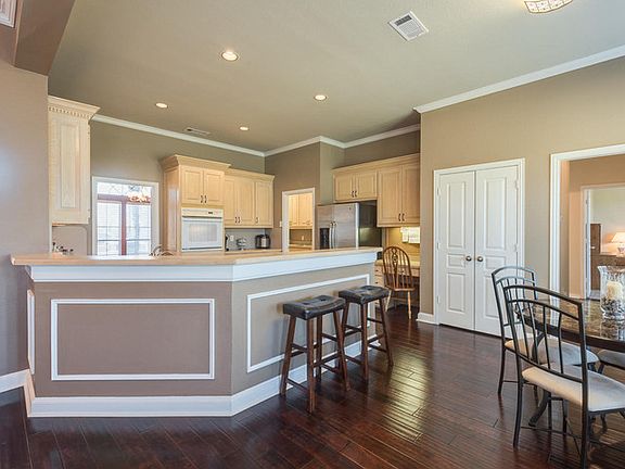 2nd image of 10460 Bradley Cir