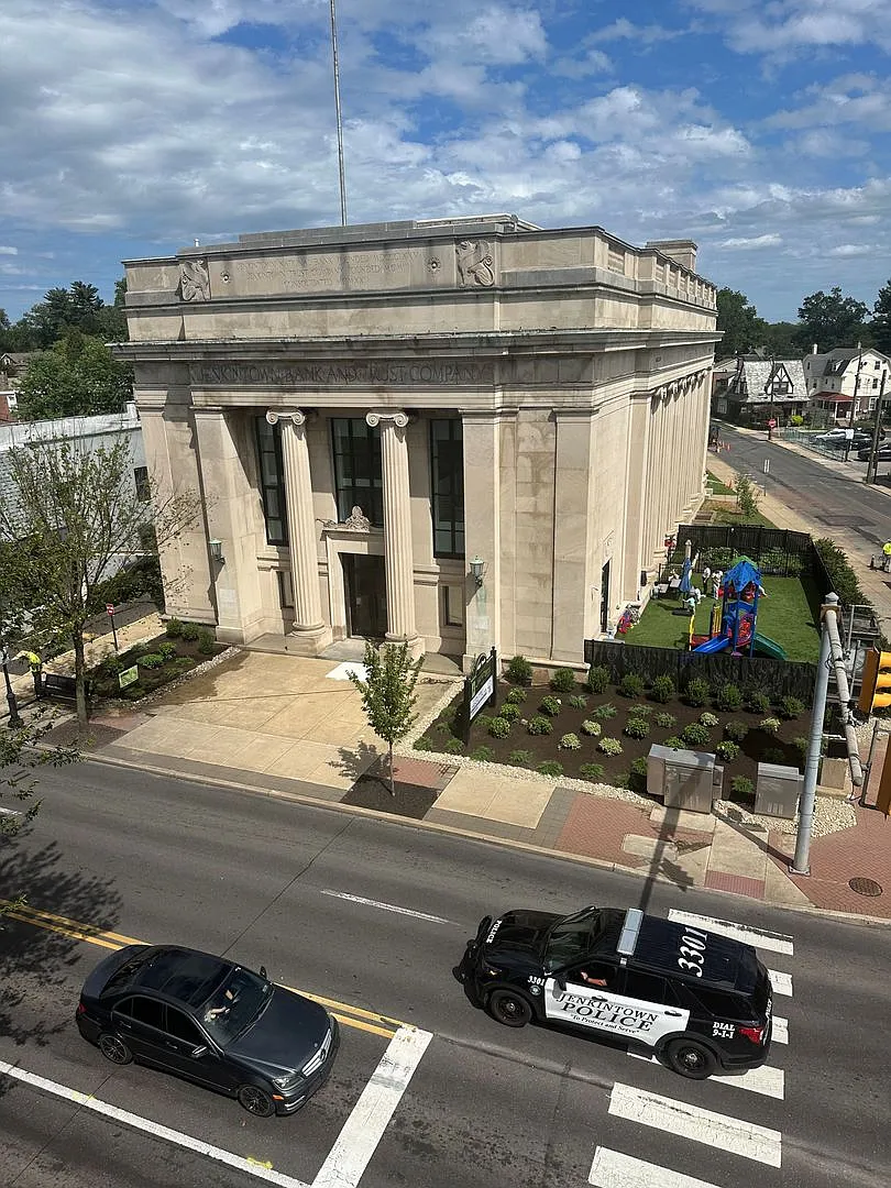 Jenkintown Bank & Trust Apartments — Photo 1