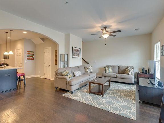 3rd image of 510 Vintage Green Ln