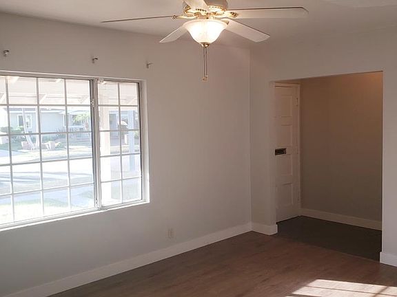 3rd image of 14612 Grayland Ave