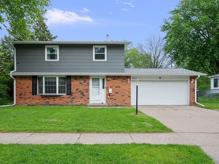 3129 Windsor Dr — Photo 1