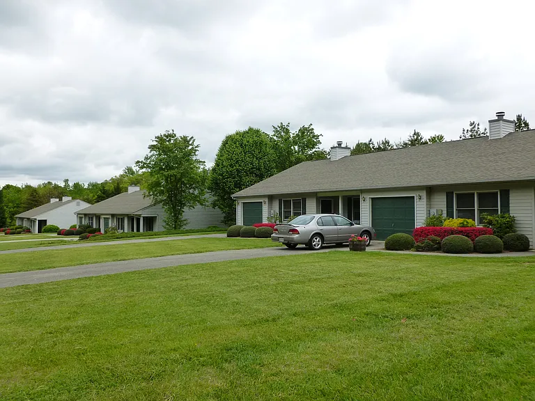 188 Oldfield Rd #188 — Photo 2