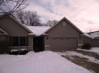 805 Hartz Ct, Le Claire, IA 52753