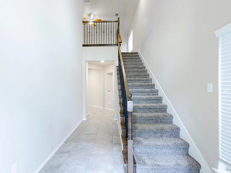 9821 Prairie Dog Ln — Photo 3