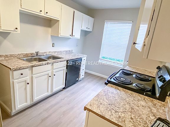3rd image of 321 Frontier Dr #B