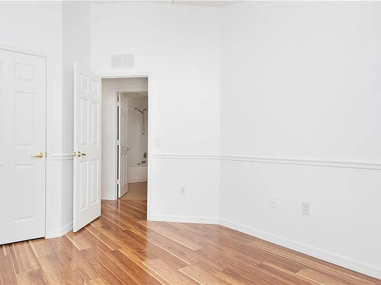 880 Hampton Cir — Photo 26