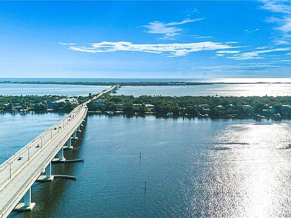 4th image of 665 SE Saint Lucie Blvd