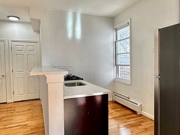 5th image of 245 Duncan Ave APT 4